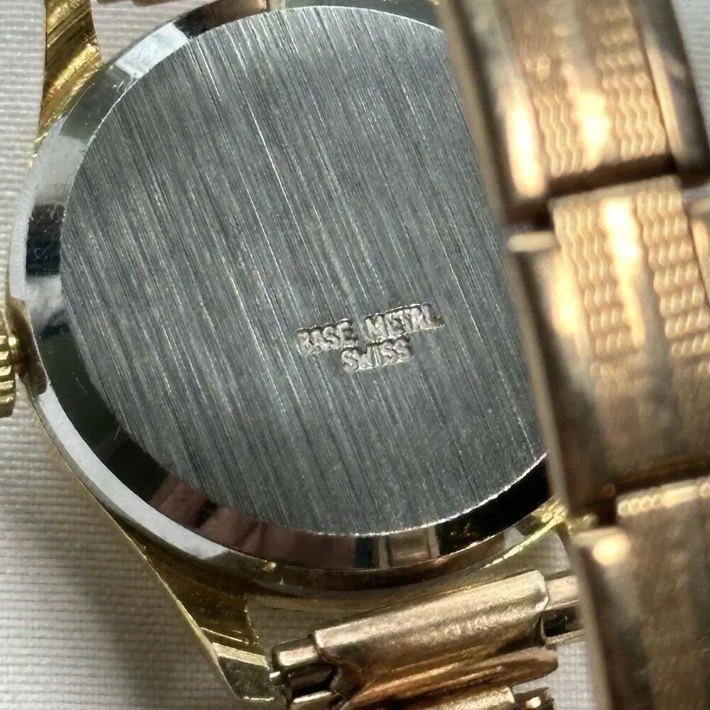 Vintage Chateau Swiss Manual Wind Wristwatch Gold Tone Works 28mm